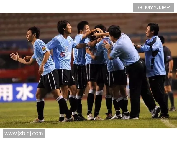 广州足球队的默契配合与战术分析探讨之路 广州足球队的默契配合与战术分析探讨之路